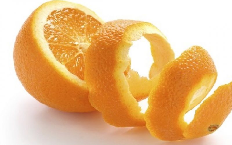 1 consejo “No tires la cáscara de naranja a la basura y sácale jugo”