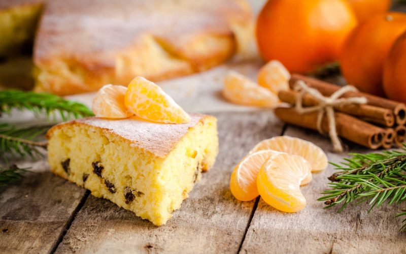 Gâteau intégral à l’orange naturelle fraîchement cueillie